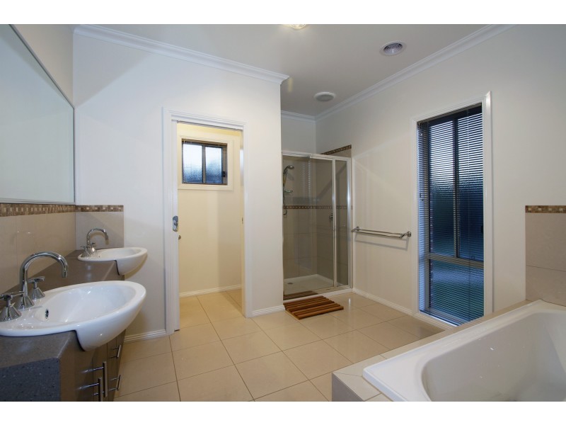 10 Brolga Place, Sale VIC 3850