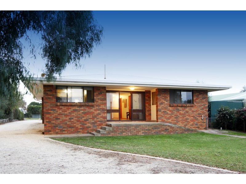 12 Thompson Street, Stratford VIC 3862