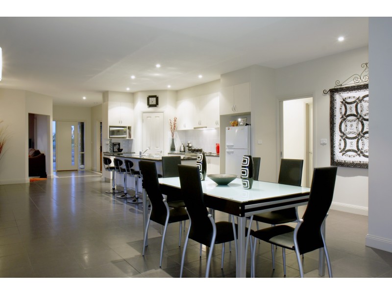 81 Newnhams Road, Longford VIC 3851