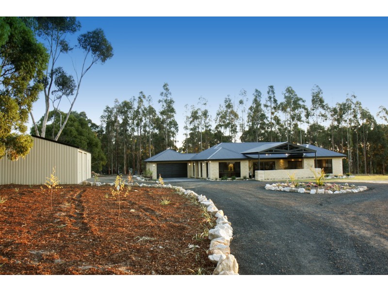 81 Newnhams Road, Longford VIC 3851