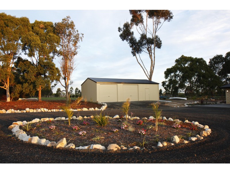 81 Newnhams Road, Longford VIC 3851