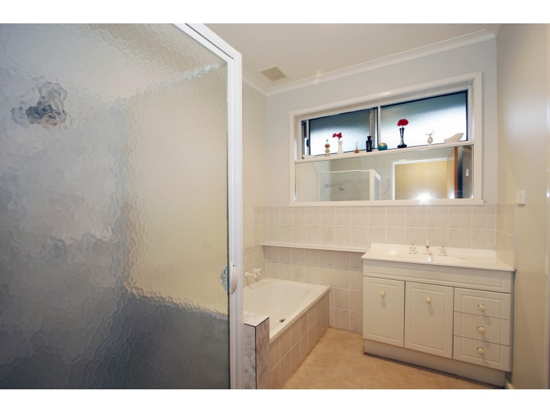 2 Maitland Court, Sale VIC 3850