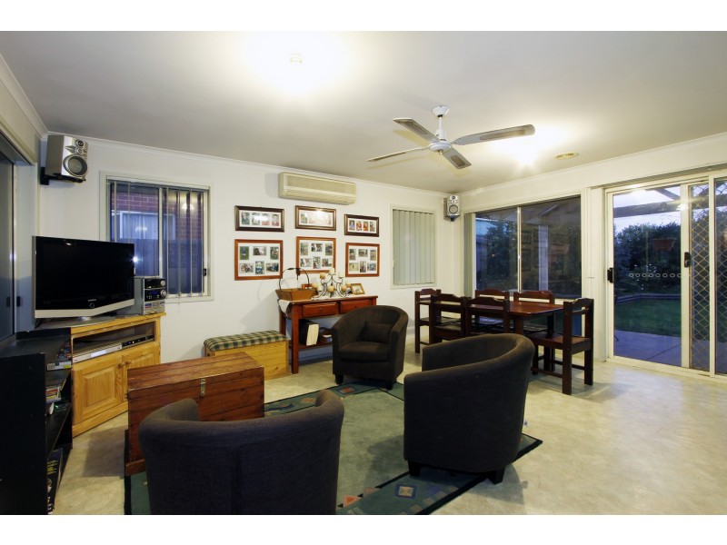 6 Greenaway Court, Sale VIC 3850