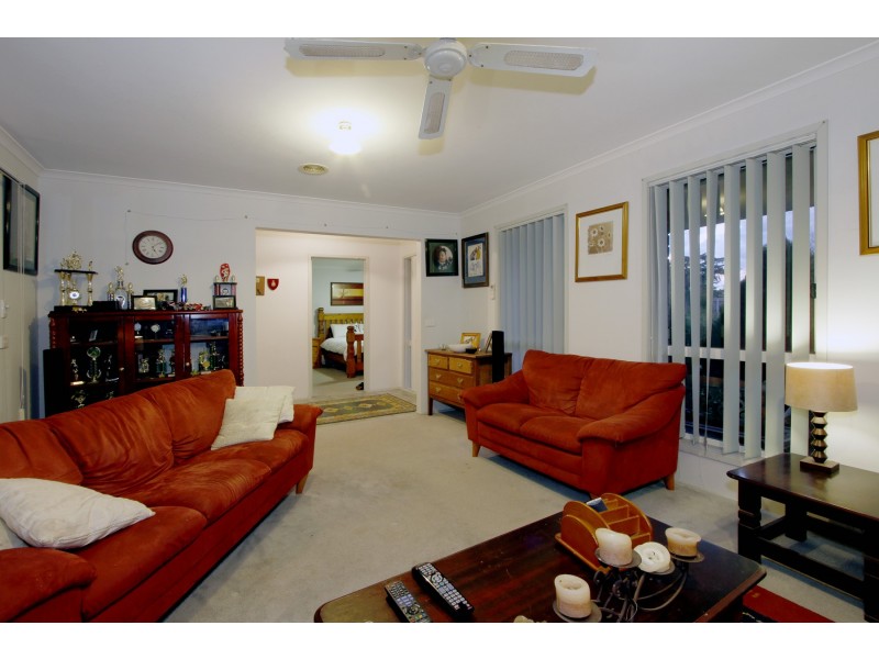 6 Greenaway Court, Sale VIC 3850