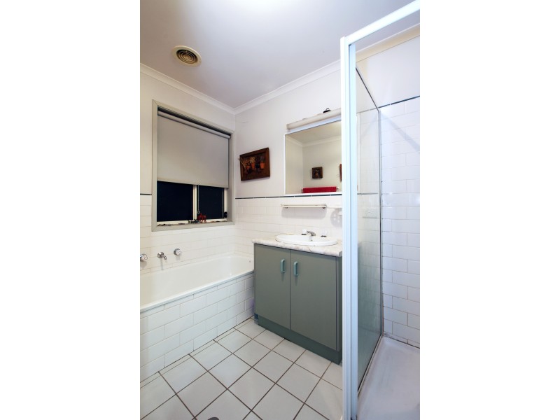 6 Greenaway Court, Sale VIC 3850