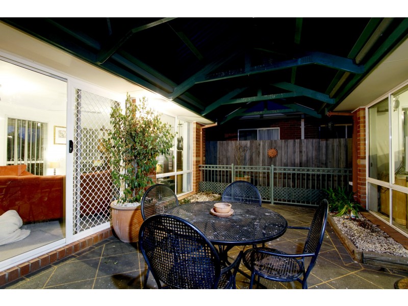 6 Greenaway Court, Sale VIC 3850