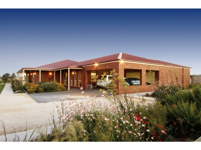 8 Jemma Court, Wurruk VIC 3850