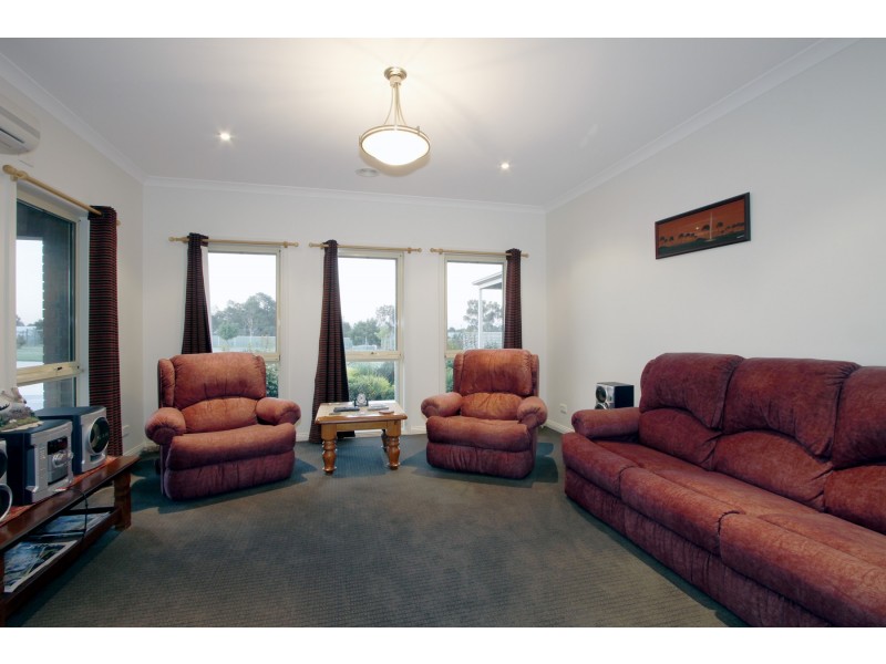 8 Jemma Court, Wurruk VIC 3850
