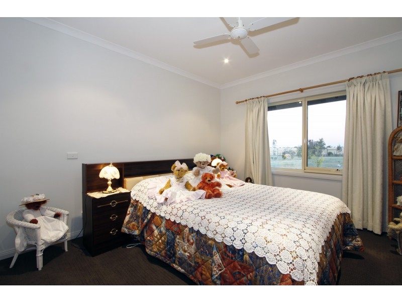 8 Jemma Court, Wurruk VIC 3850