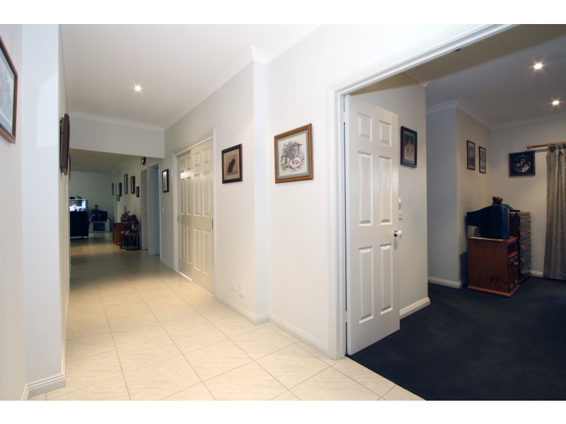 8 Jemma Court, Wurruk VIC 3850
