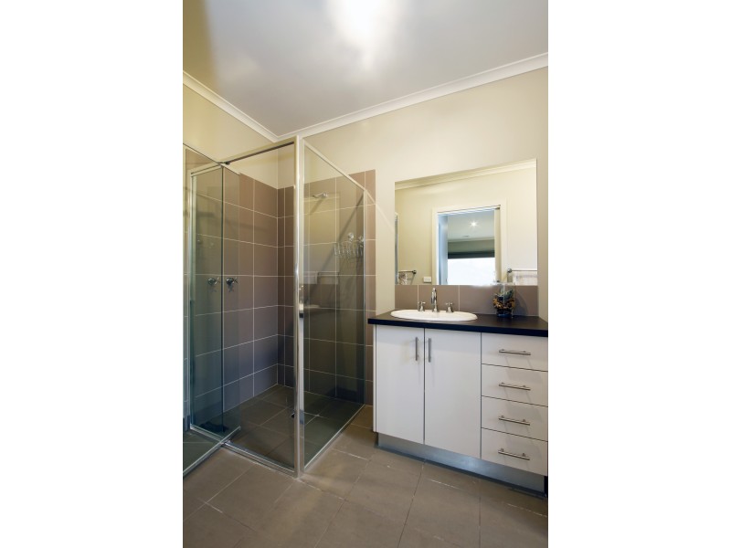 32 Dryden Place, Sale VIC 3850