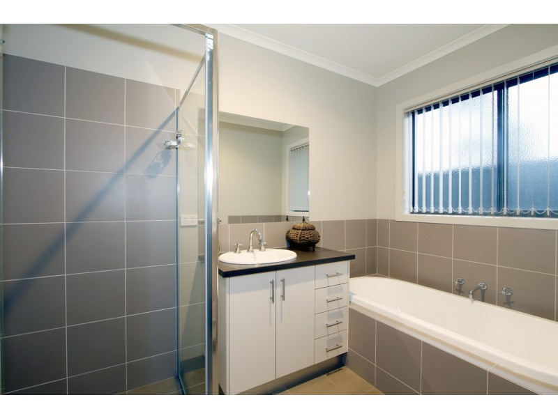 32 Dryden Place, Sale VIC 3850