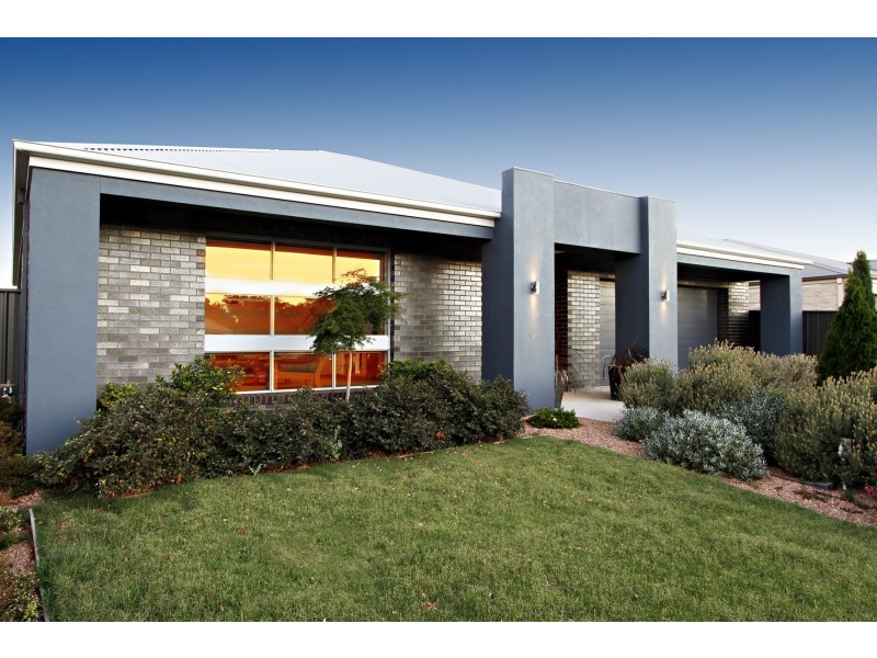 14 Dryden Place, Sale VIC 3850