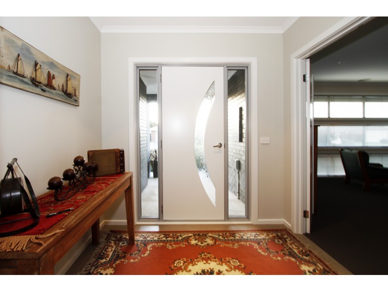 14 Dryden Place, Sale VIC 3850