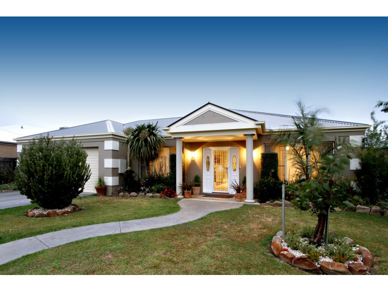 8 Greenaway Court, Sale VIC 3850