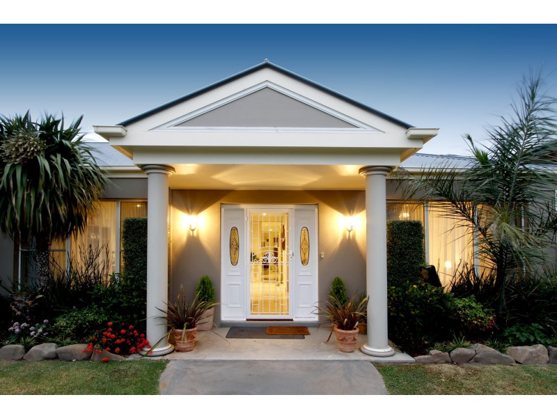8 Greenaway Court, Sale VIC 3850