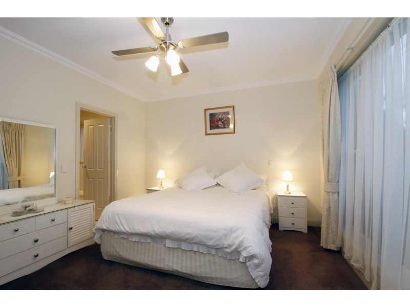 8 Greenaway Court, Sale VIC 3850