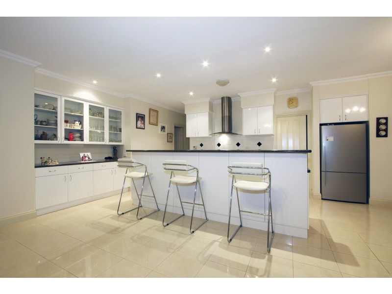 8 Greenaway Court, Sale VIC 3850