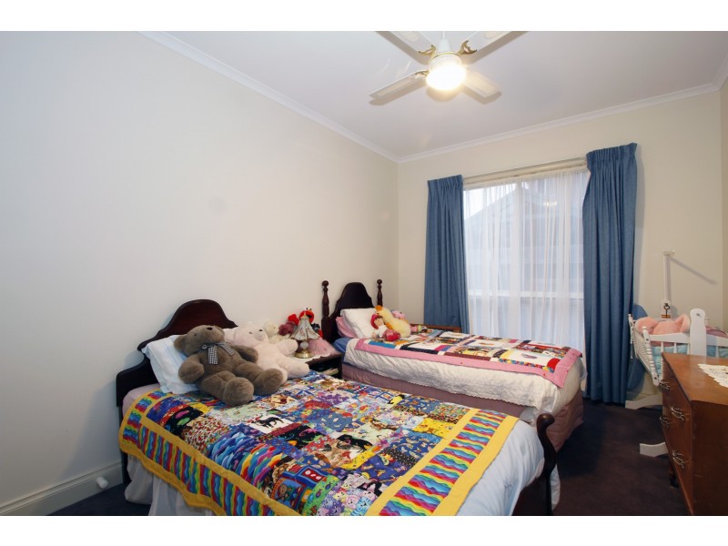 8 Greenaway Court, Sale VIC 3850