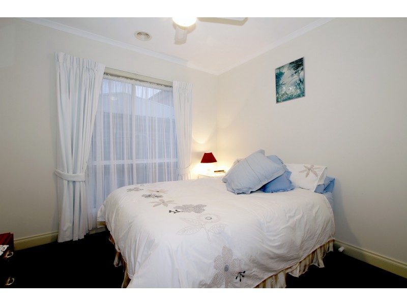 8 Greenaway Court, Sale VIC 3850