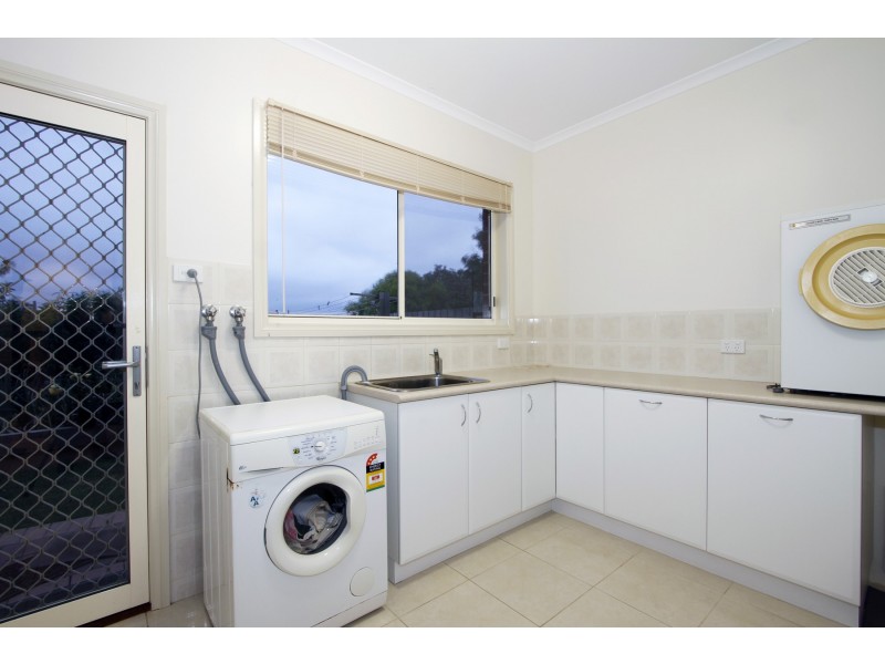 8 Greenaway Court, Sale VIC 3850