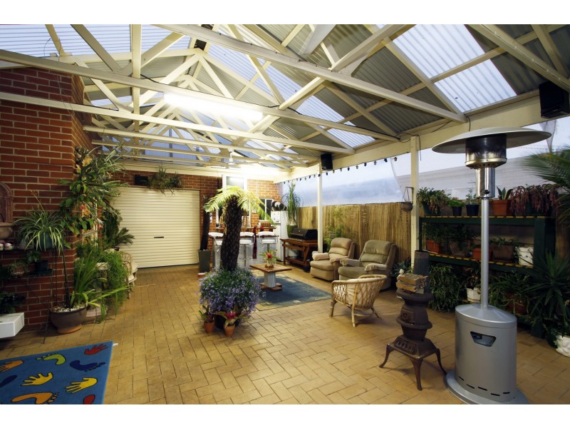 8 Greenaway Court, Sale VIC 3850