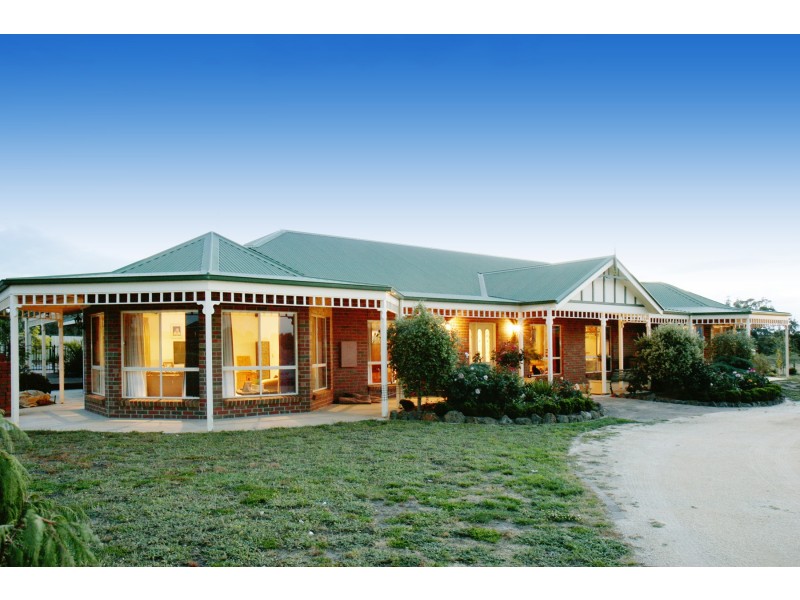 18 Earls Court, Longford VIC 3851