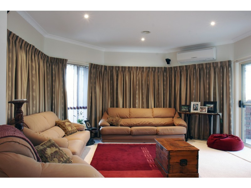 18 Earls Court, Longford VIC 3851