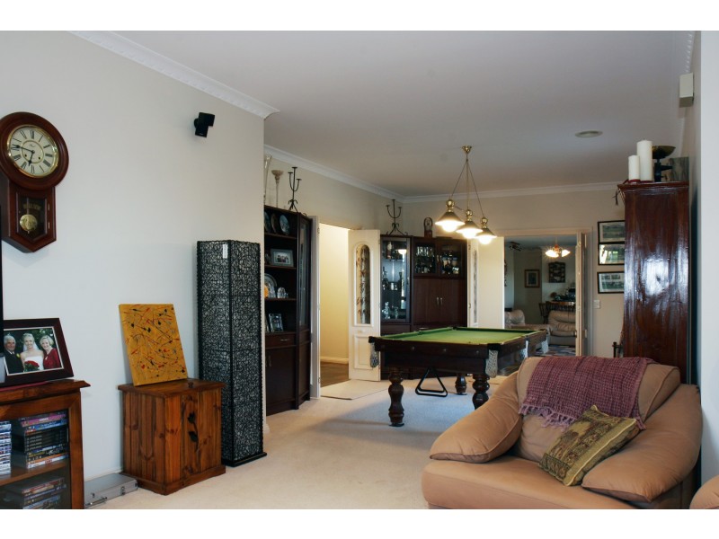 18 Earls Court, Longford VIC 3851