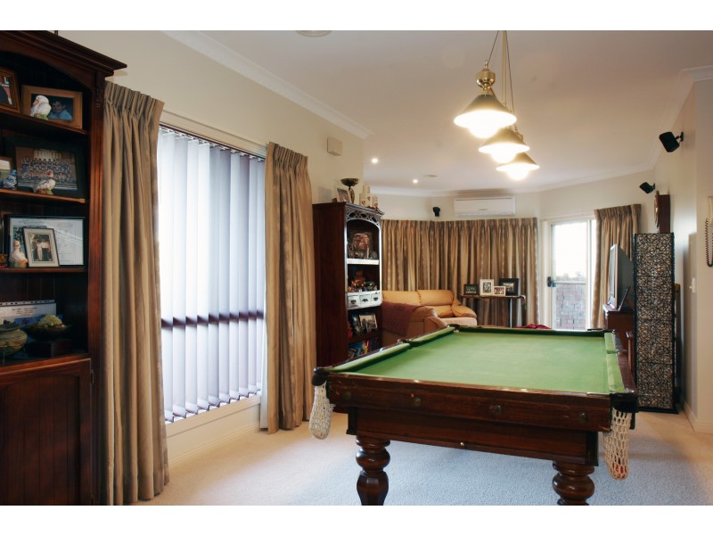 18 Earls Court, Longford VIC 3851