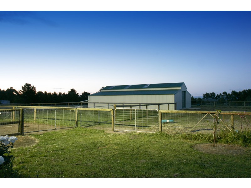 18 Earls Court, Longford VIC 3851