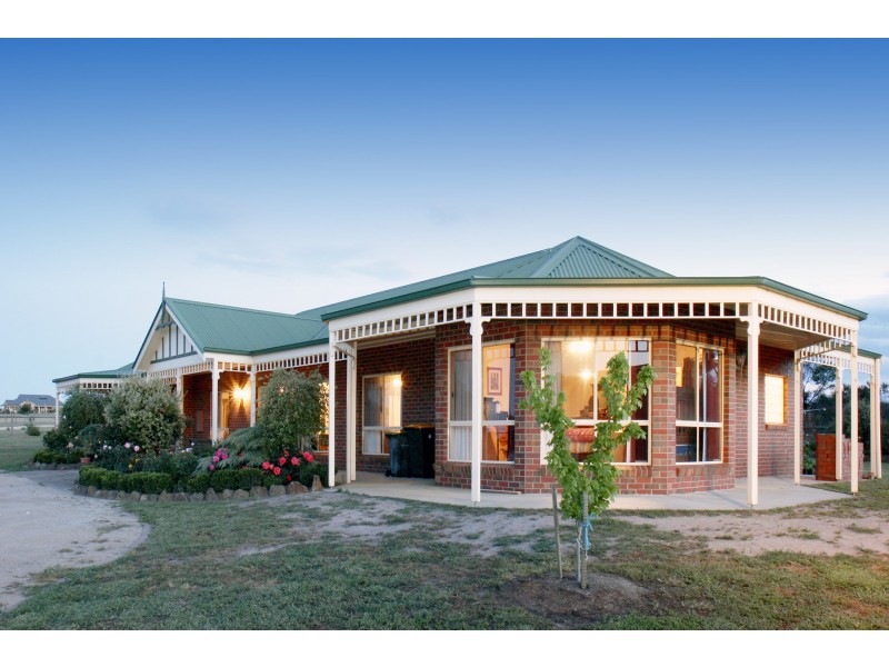 18 Earls Court, Longford VIC 3851