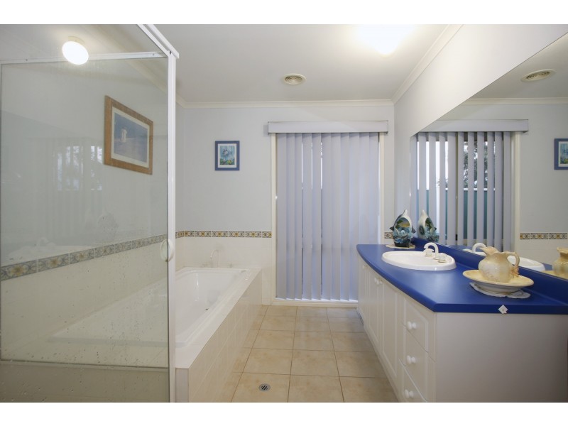 14 Finegan Court, Sale VIC 3850