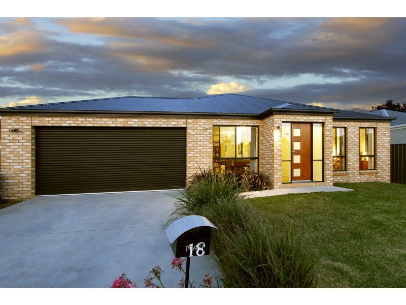 18 Dryden Place, Sale VIC 3850