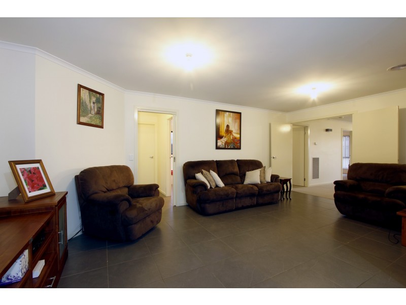 18 Dryden Place, Sale VIC 3850
