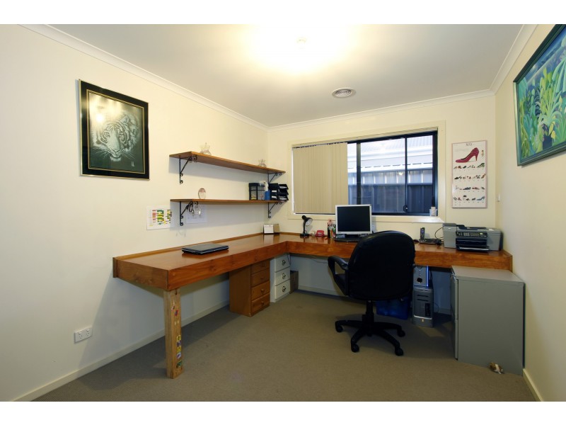 18 Dryden Place, Sale VIC 3850