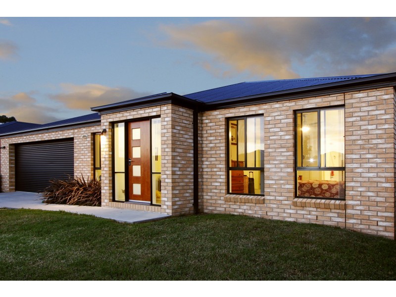 18 Dryden Place, Sale VIC 3850