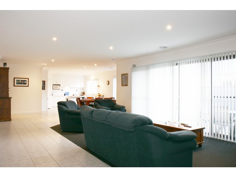 3 Krista Court, Sale VIC 3850