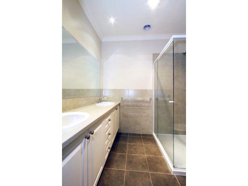 215 Guthridge Parade, Sale VIC 3850