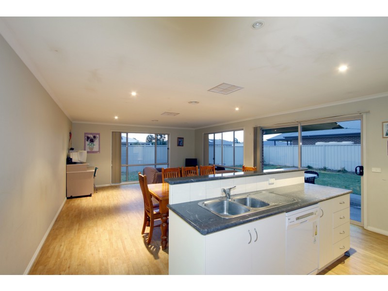 28 Marilyn Way, Sale VIC 3850