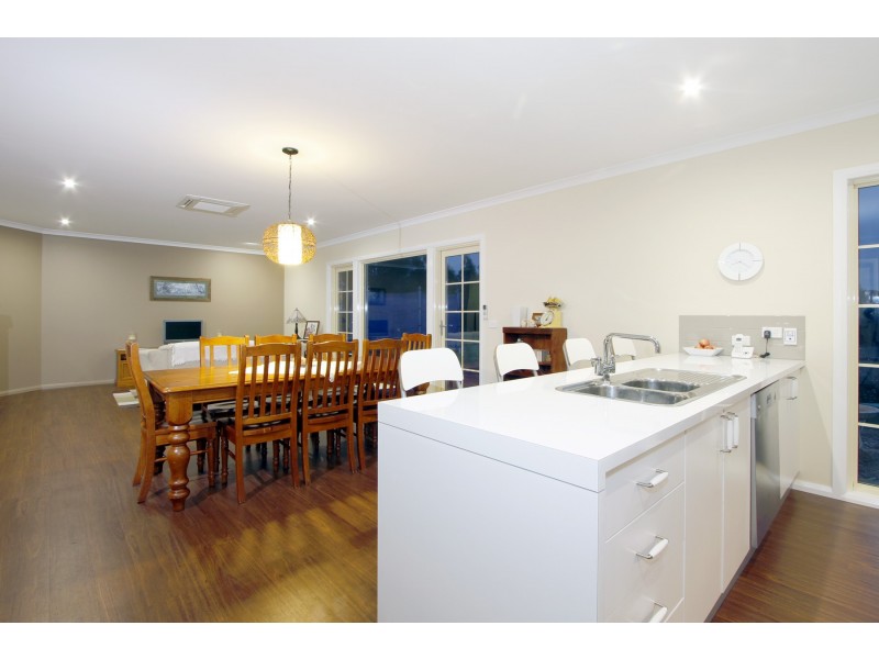 105 McColl Drive, Longford VIC 3851