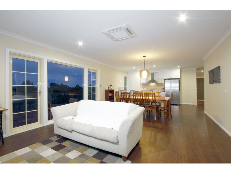 105 McColl Drive, Longford VIC 3851