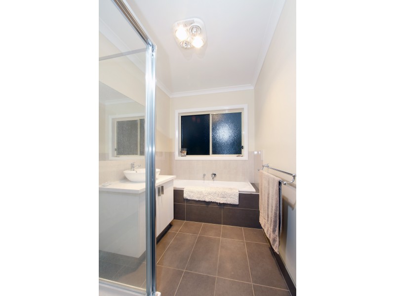 105 McColl Drive, Longford VIC 3851