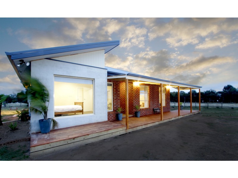 105 McColl Drive, Longford VIC 3851