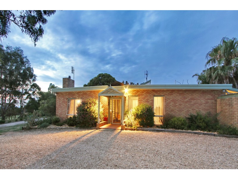 389 Redbank Road, Stratford VIC 3862