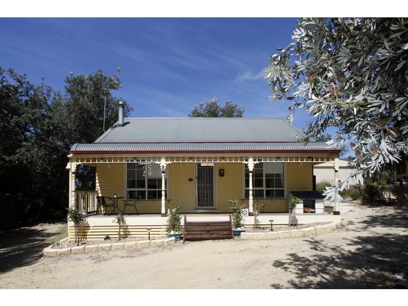 6 Celebes Court, The Honeysuckles VIC 3851