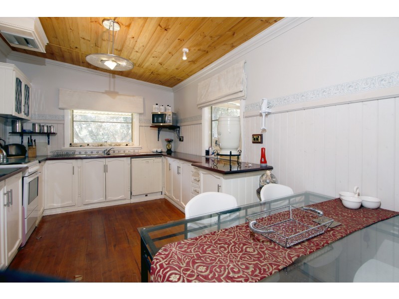 6 Celebes Court, The Honeysuckles VIC 3851