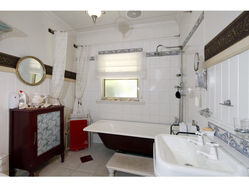 6 Celebes Court, The Honeysuckles VIC 3851