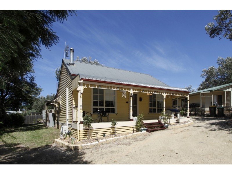 6 Celebes Court, The Honeysuckles VIC 3851