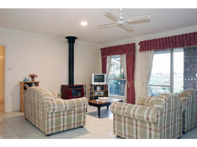 12 Rhodes Drive, Sale VIC 3850